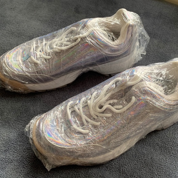 FILA Disruptor II Premium Iridescent Sneakers 7.5 – Women’s – Holographic Silver - Picture 6 of 7